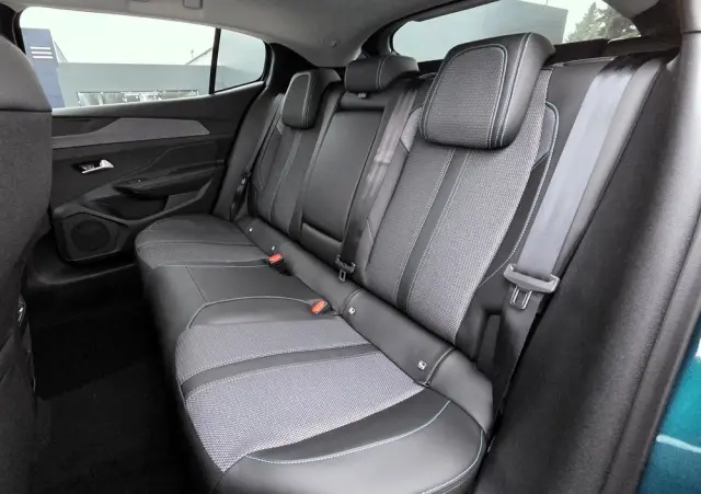 PEUGEOT 408 1.2 PureTech mHEV Business S&S e-DSC6