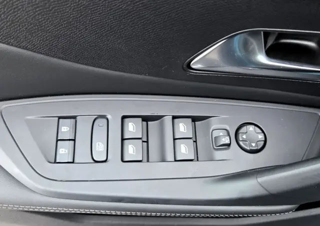 PEUGEOT 408 1.2 PureTech mHEV Business S&S e-DSC6