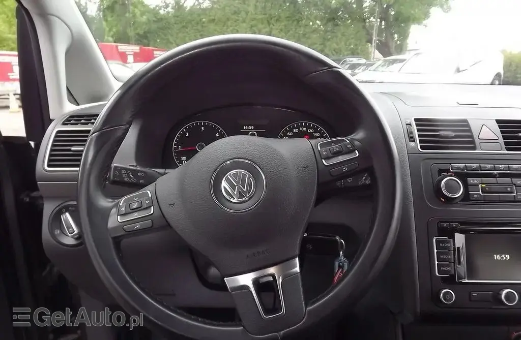 VOLKSWAGEN Touran 