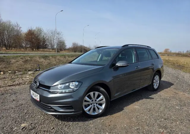 VOLKSWAGEN Golf 