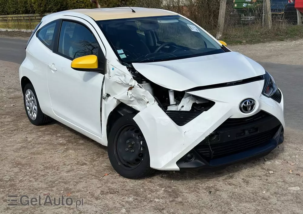 TOYOTA Aygo X-play