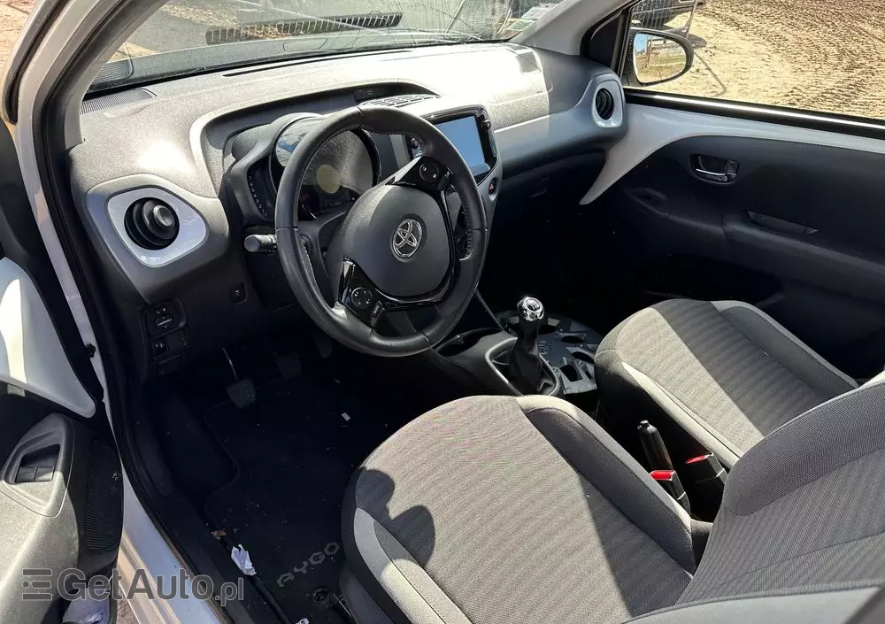 TOYOTA Aygo X-play