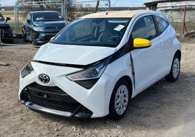 TOYOTA Aygo X-play