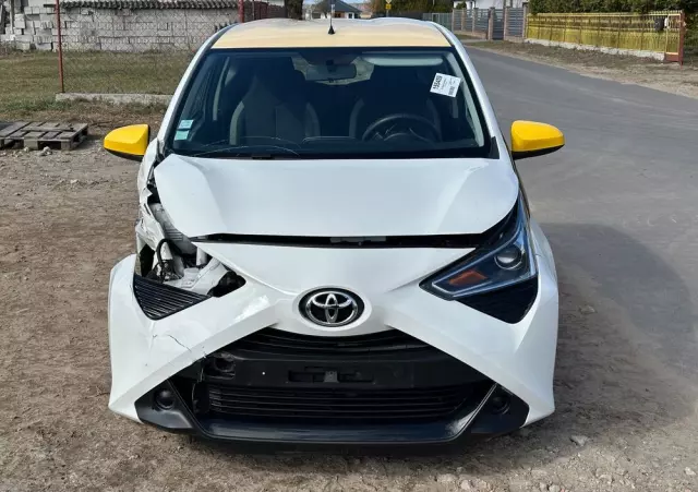 TOYOTA Aygo X-play