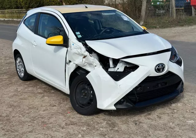 TOYOTA Aygo X-play