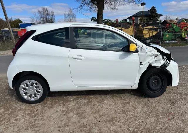 TOYOTA Aygo X-play