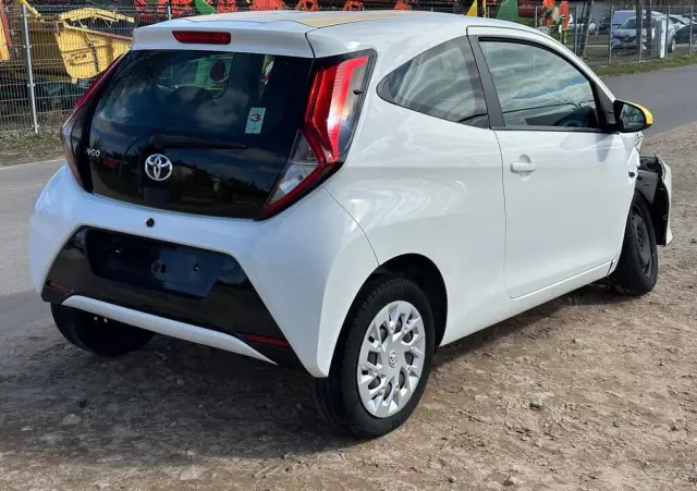 TOYOTA Aygo X-play