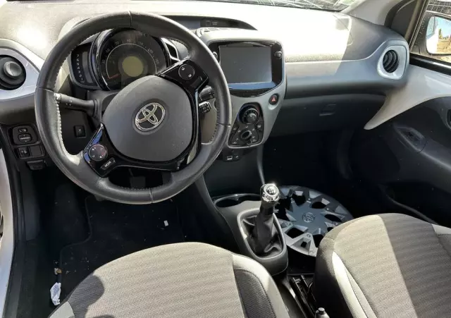 TOYOTA Aygo X-play