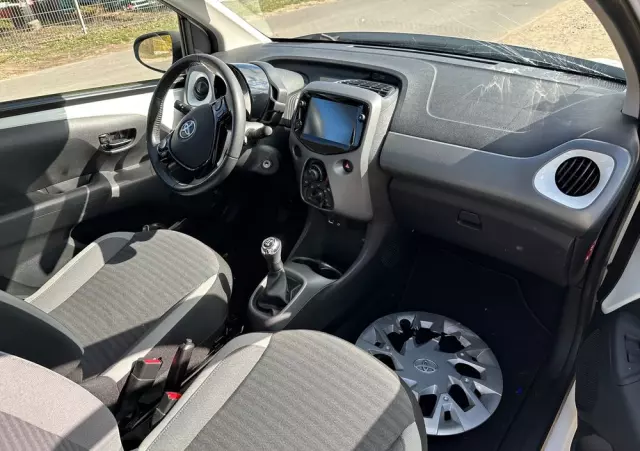 TOYOTA Aygo X-play