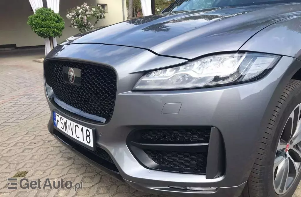 JAGUAR F-Pace 