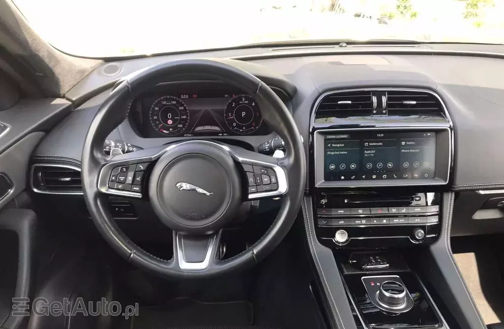 JAGUAR F-Pace 