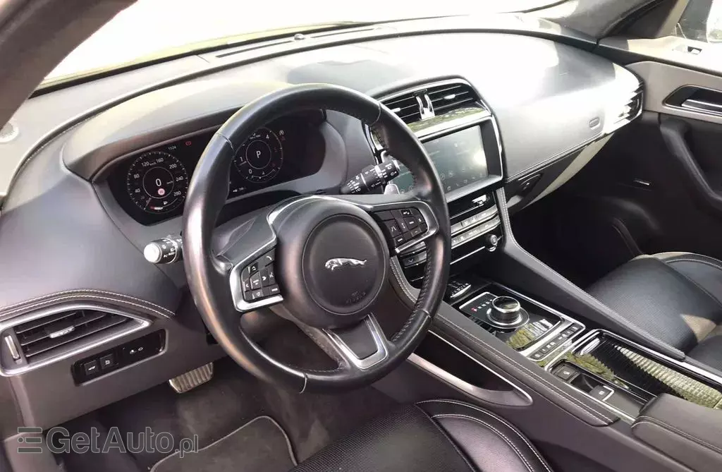 JAGUAR F-Pace 
