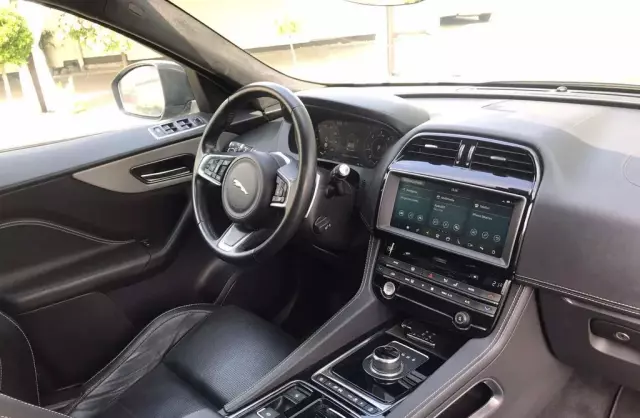 JAGUAR F-Pace 