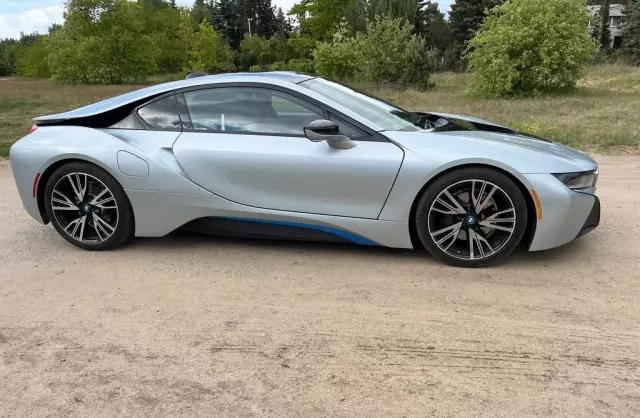 BMW I8 
