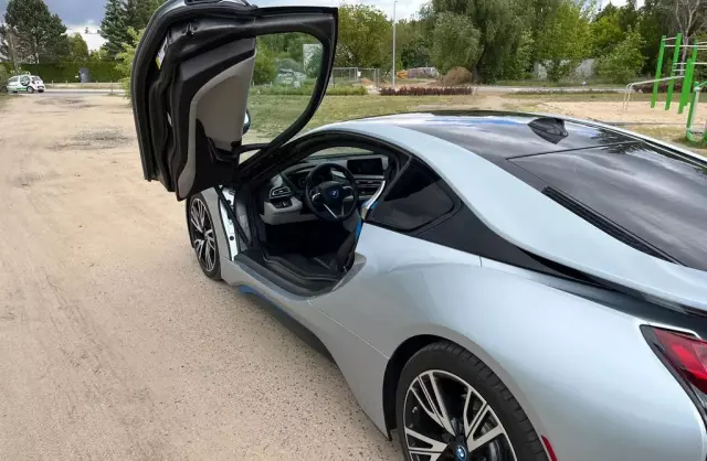 BMW I8 