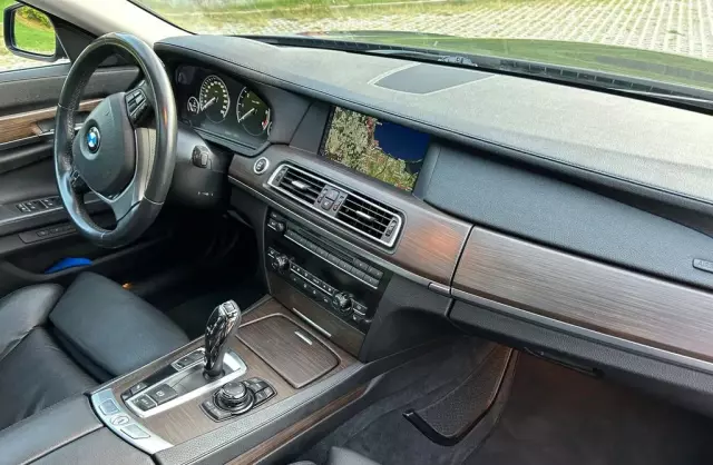 BMW Seria 7 730d (245 KM) Steptronic DPF