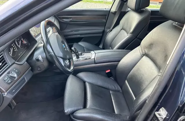 BMW Seria 7 730d (245 KM) Steptronic DPF