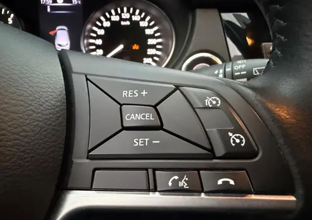 NISSAN Qashqai 1.2 DIG-T Tekna Xtronic