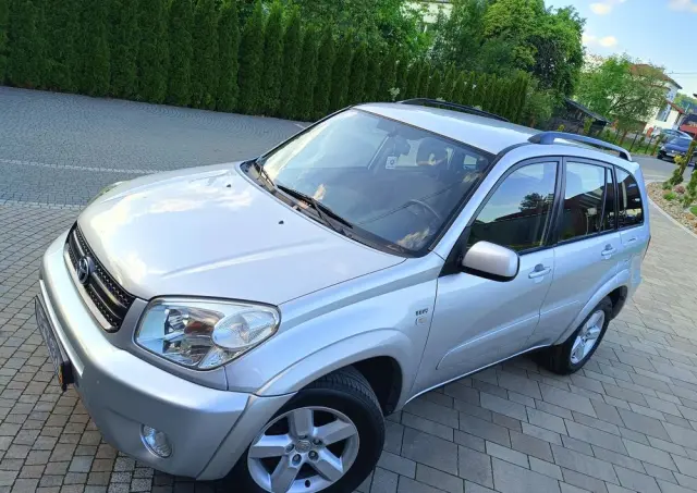 TOYOTA RAV4 
