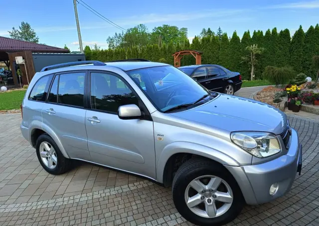 TOYOTA RAV4 
