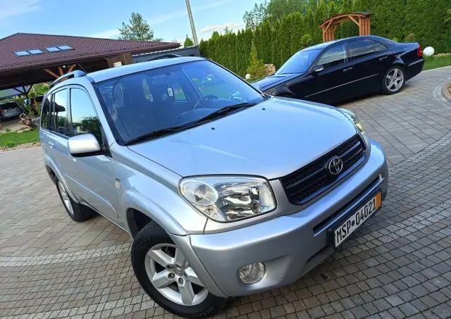 TOYOTA RAV4 