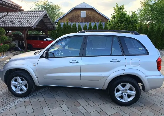 TOYOTA RAV4 