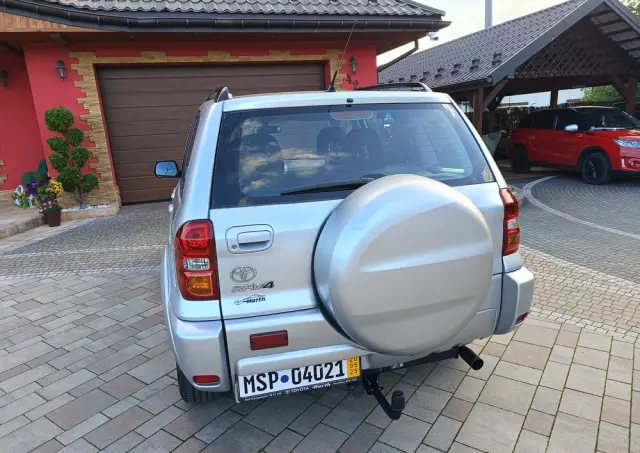 TOYOTA RAV4 