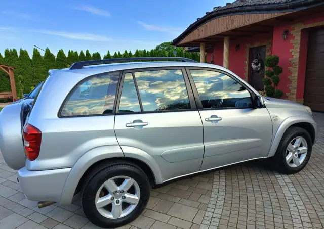 TOYOTA RAV4 