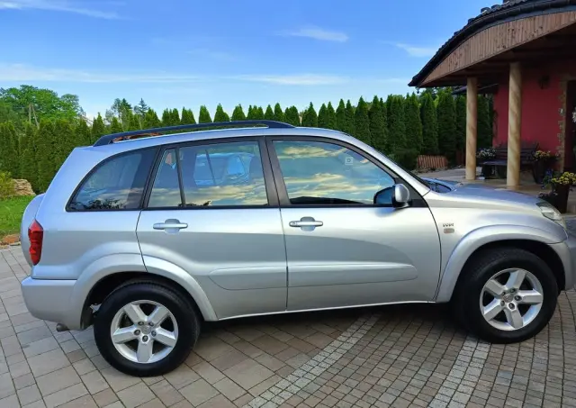 TOYOTA RAV4 