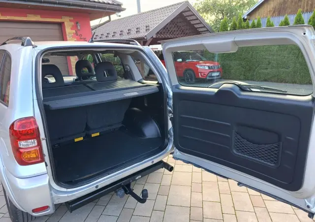TOYOTA RAV4 