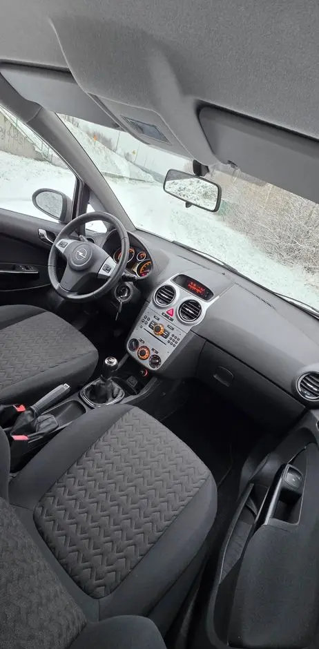 OPEL Corsa 1.2 16V Essentia