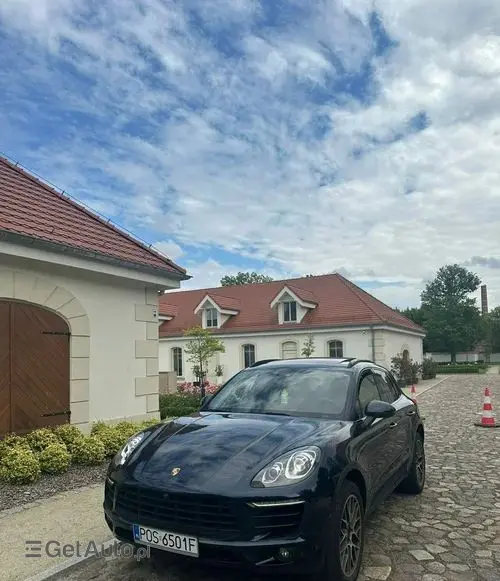 PORSCHE Macan 