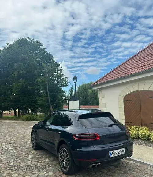PORSCHE Macan 