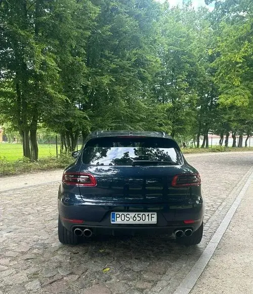 PORSCHE Macan 