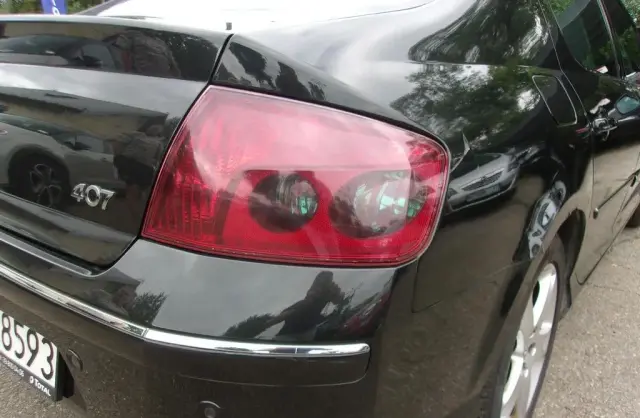 PEUGEOT 407 