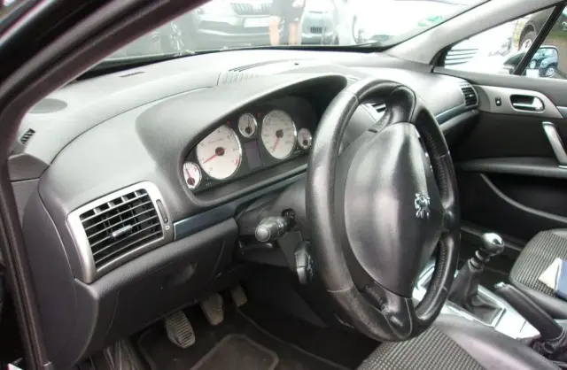 PEUGEOT 407 