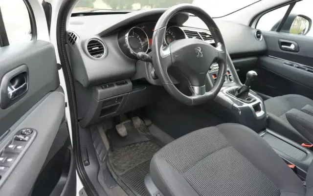 PEUGEOT 5008 1.6 Active 7os