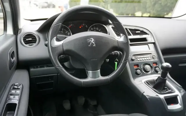 PEUGEOT 5008 1.6 Active 7os