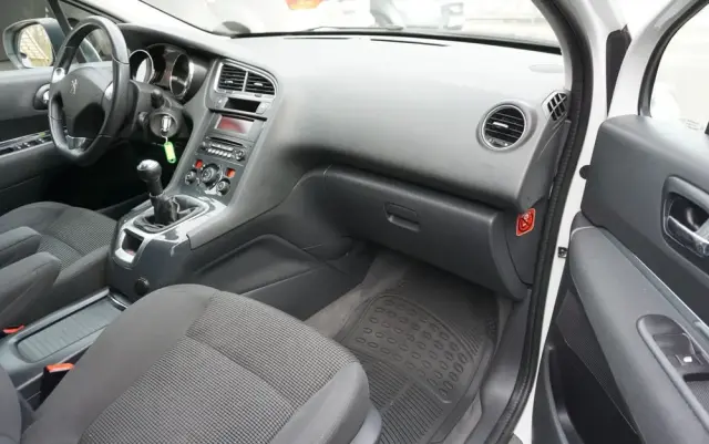 PEUGEOT 5008 1.6 Active 7os