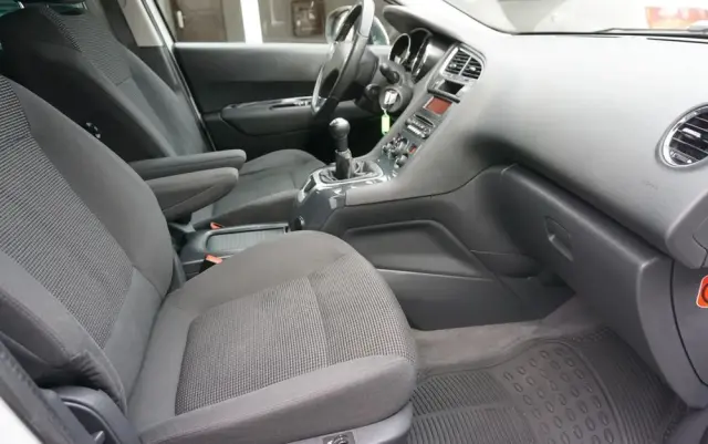 PEUGEOT 5008 1.6 Active 7os