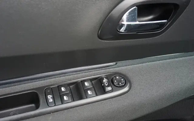 PEUGEOT 5008 1.6 Active 7os