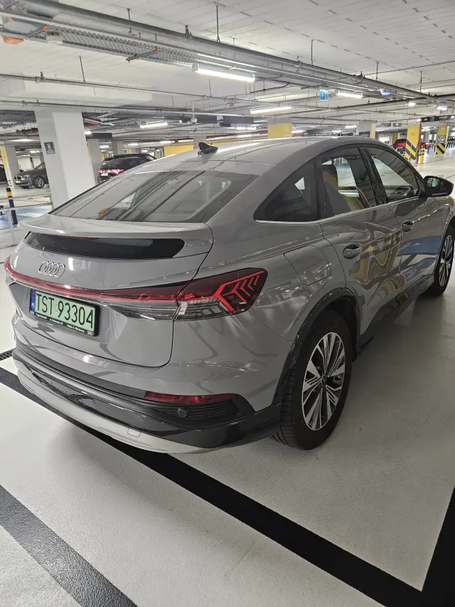 AUDI Q4_e-tron sportback  