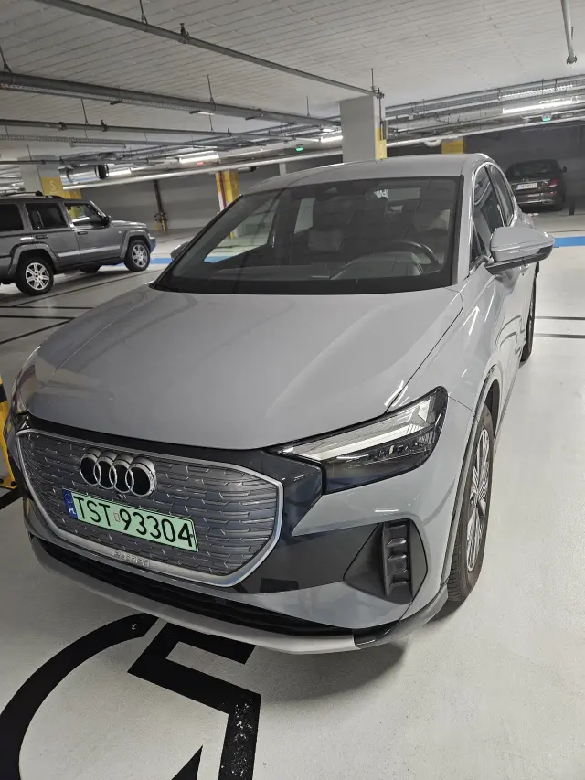 AUDI Q4_e-tron sportback  