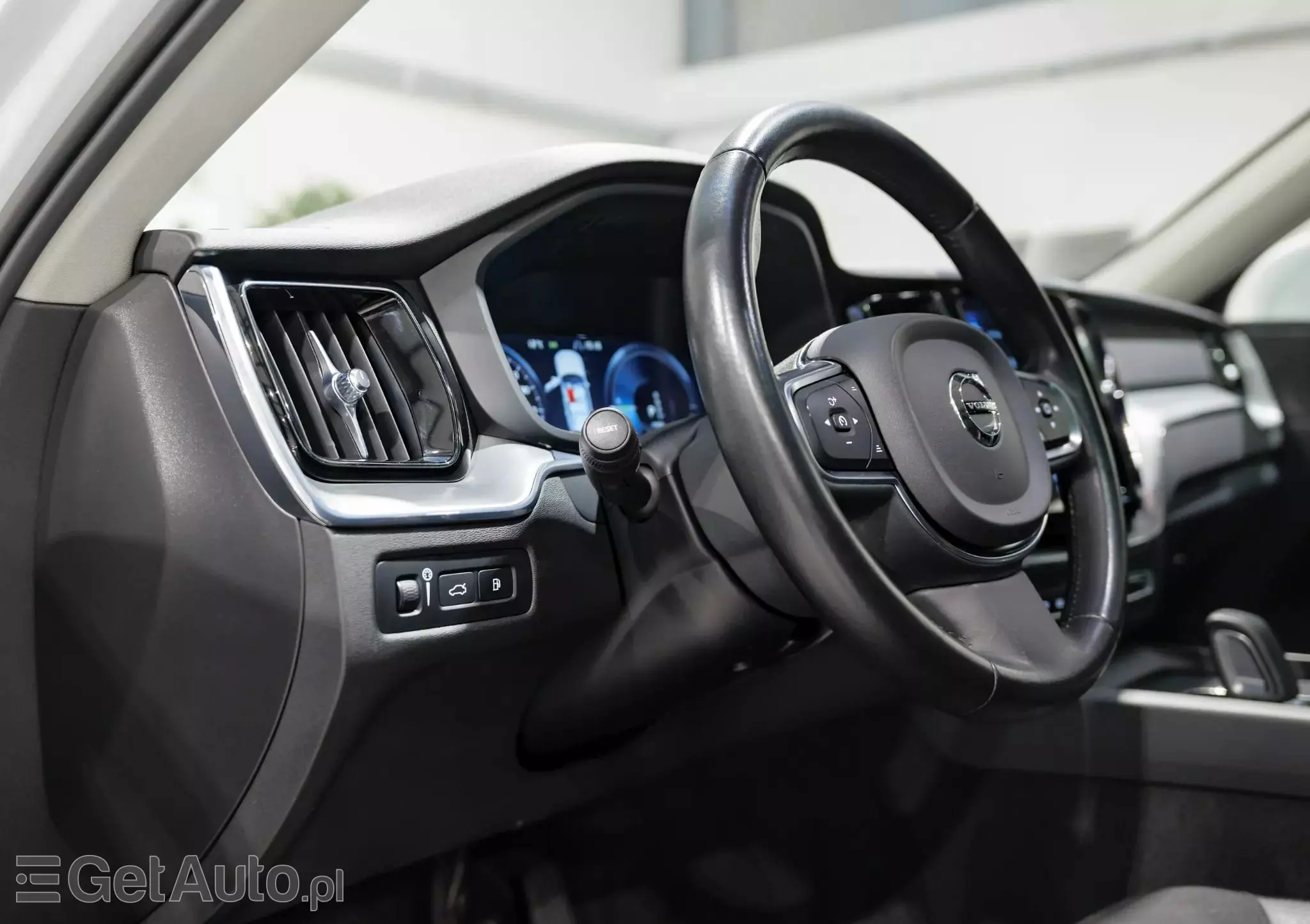 VOLVO XC 60 T8 AWD Plug-In Hybrid Polestar Engineered