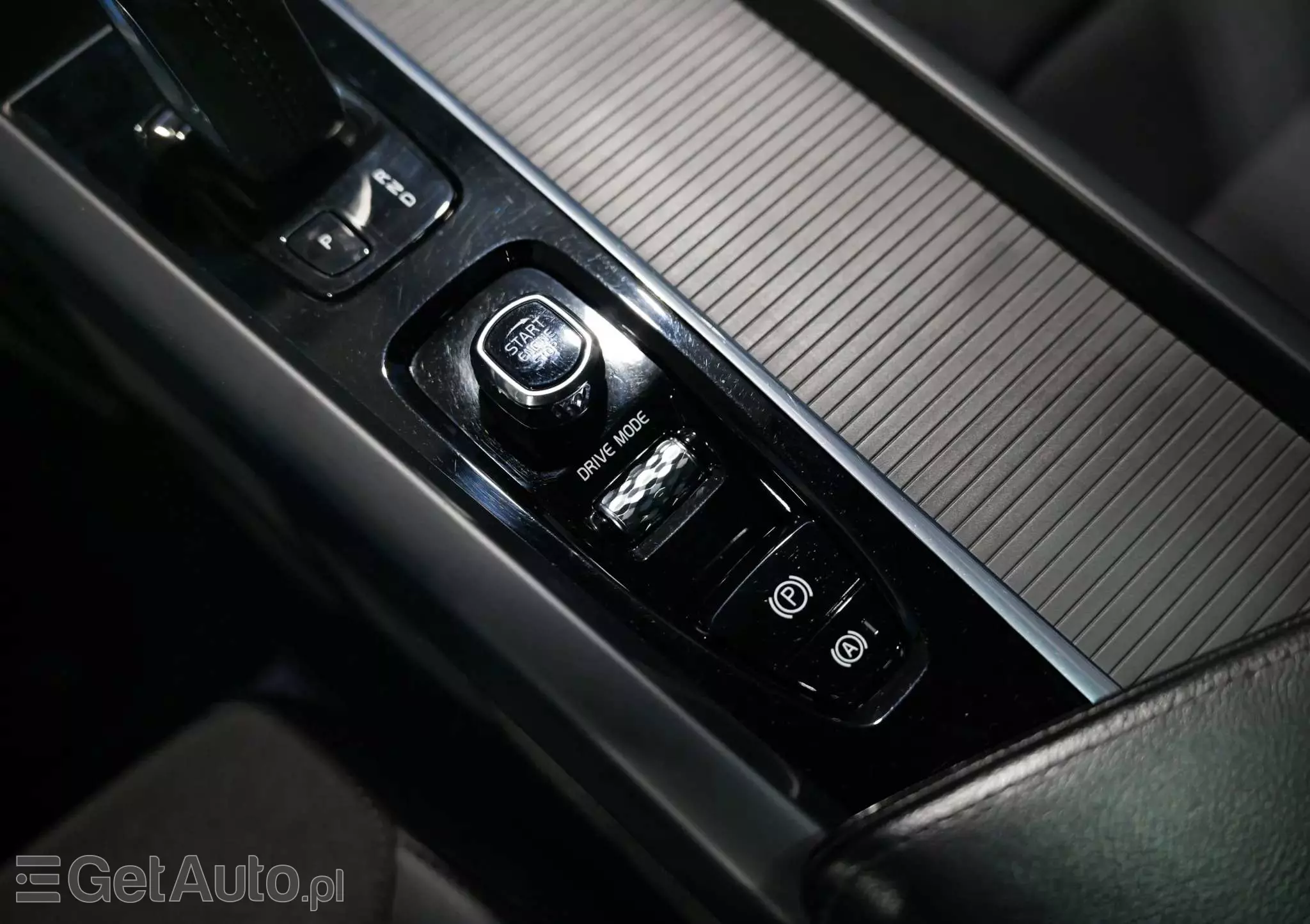 VOLVO XC 60 T8 AWD Plug-In Hybrid Polestar Engineered