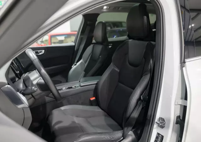 VOLVO XC 60 T8 AWD Plug-In Hybrid Polestar Engineered