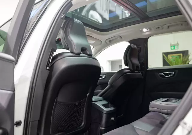 VOLVO XC 60 T8 AWD Plug-In Hybrid Polestar Engineered