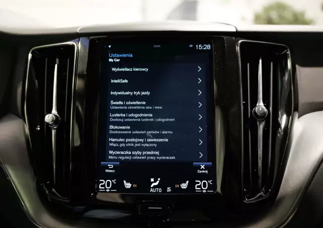 VOLVO XC 60 T8 AWD Plug-In Hybrid Polestar Engineered