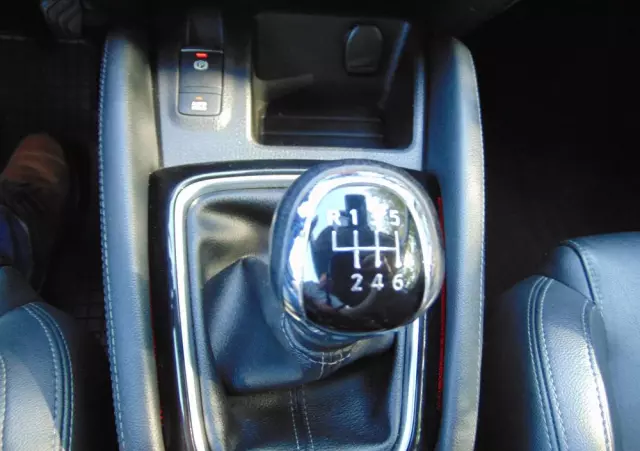 NISSAN Qashqai 1.3 DIG-T Tekna