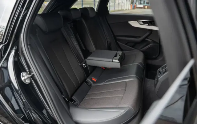 AUDI A4 Avant 35 TFSI S tronic S line